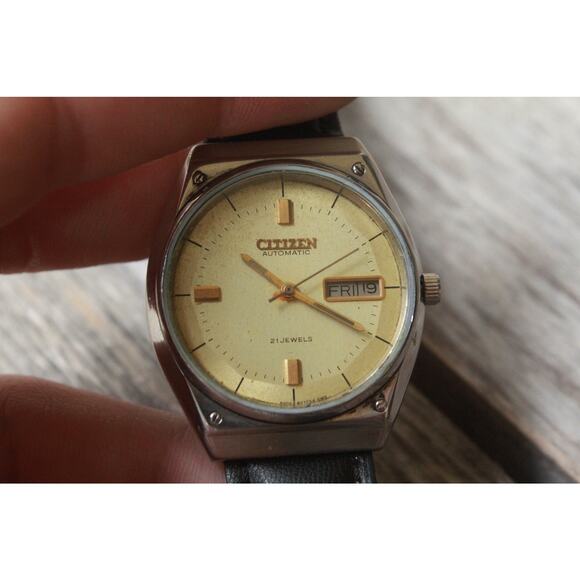 Vintage 1971 Citizen Automatic Mens Silver Watch W/daydate & Gold accents - Picture 1 of 8